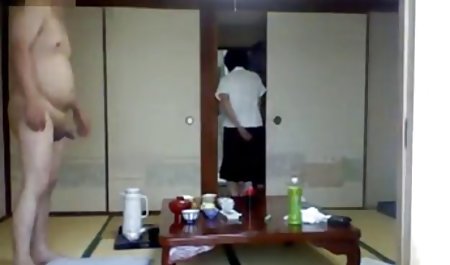 في حين أن الابن افلام سكس وجنس ليس في الشركة ، من الجيد سرقة القابس.